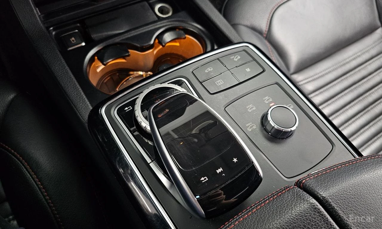 Mercedes-Benz GLE 350 COUPE* AMG* LINE* HARMON* KARDON* 360КАМЕРА* LANE*, снимка 11 - Автомобили и джипове - 56120541