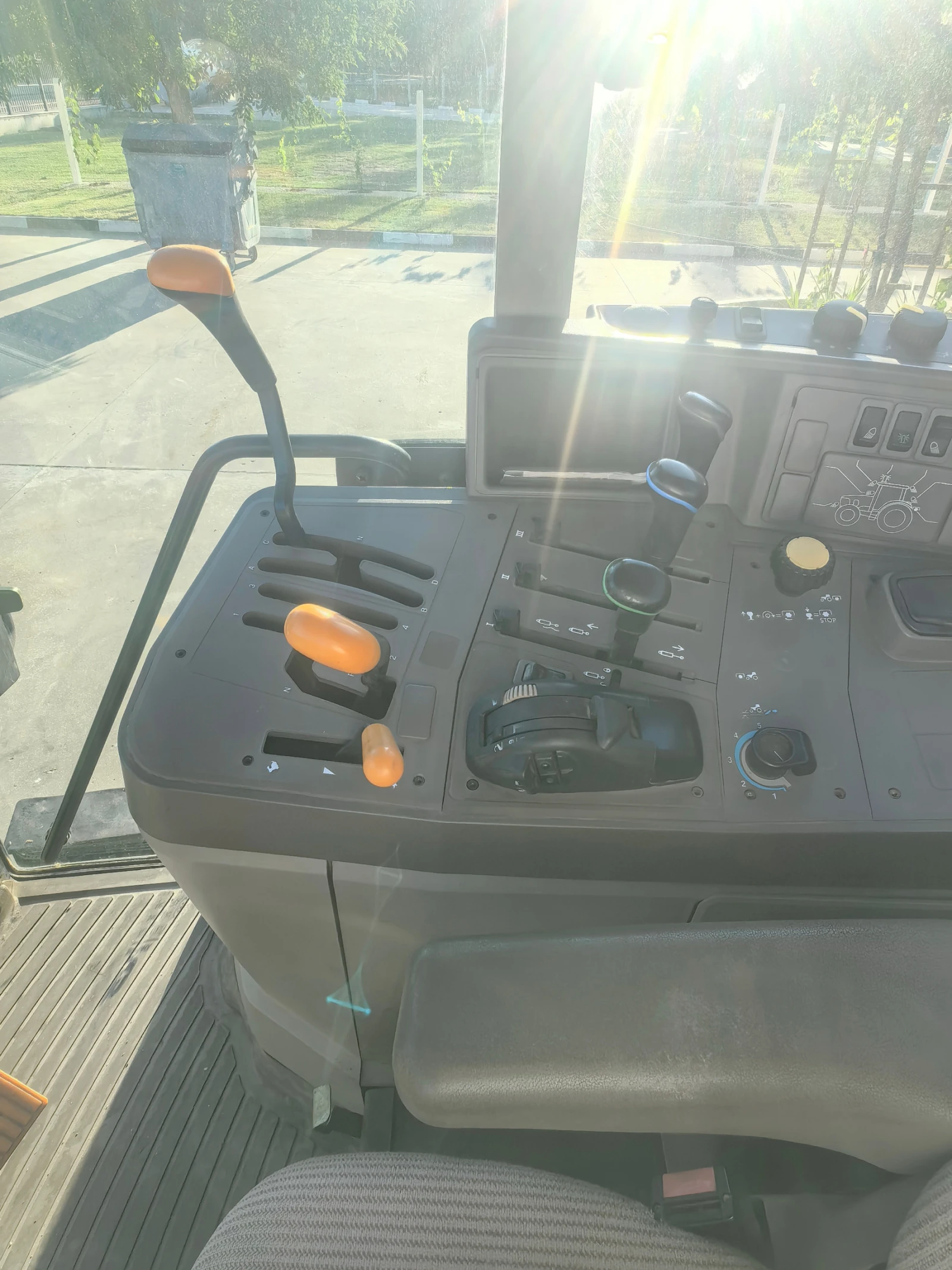 Трактор John Deere 6330, снимка 7 - Селскостопанска техника - 55512664