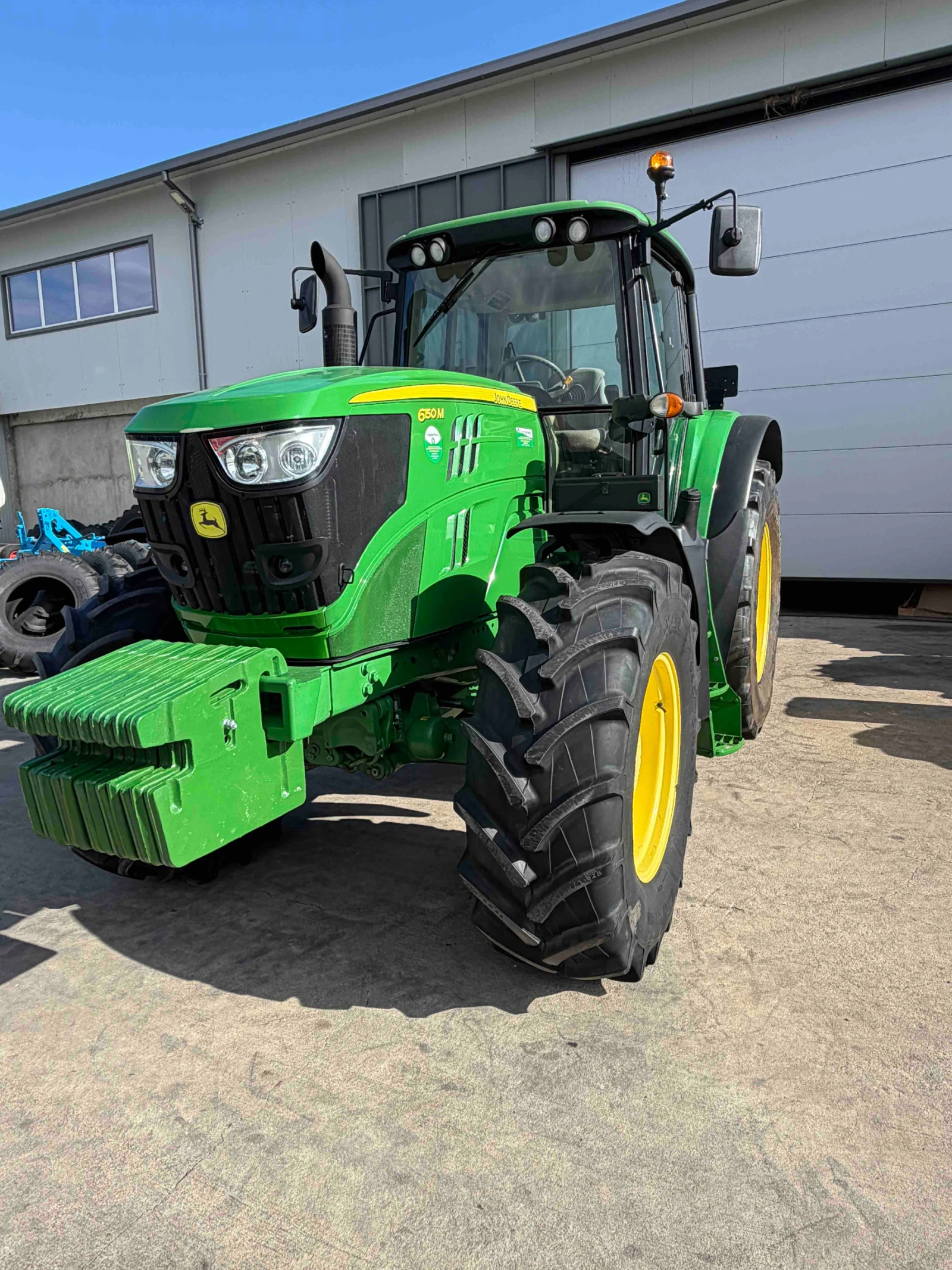Трактор John Deere 6150M