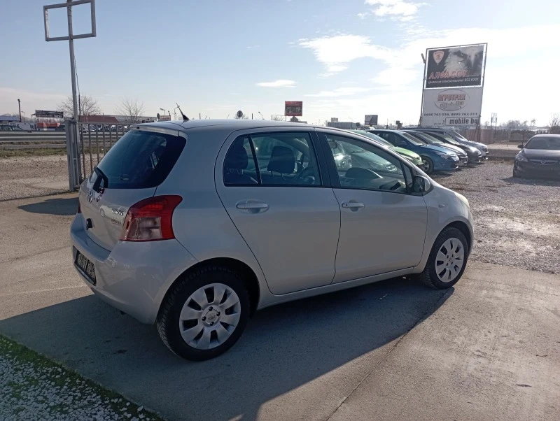 Toyota Yaris 1.0 климатик , снимка 5 - Автомобили и джипове - 43486281