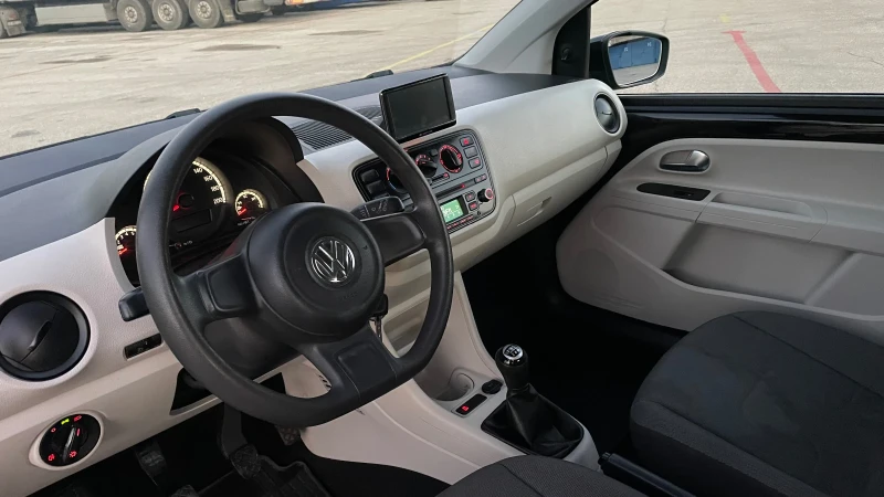 VW Up 1.0 60к.с, снимка 9 - Автомобили и джипове - 48448342