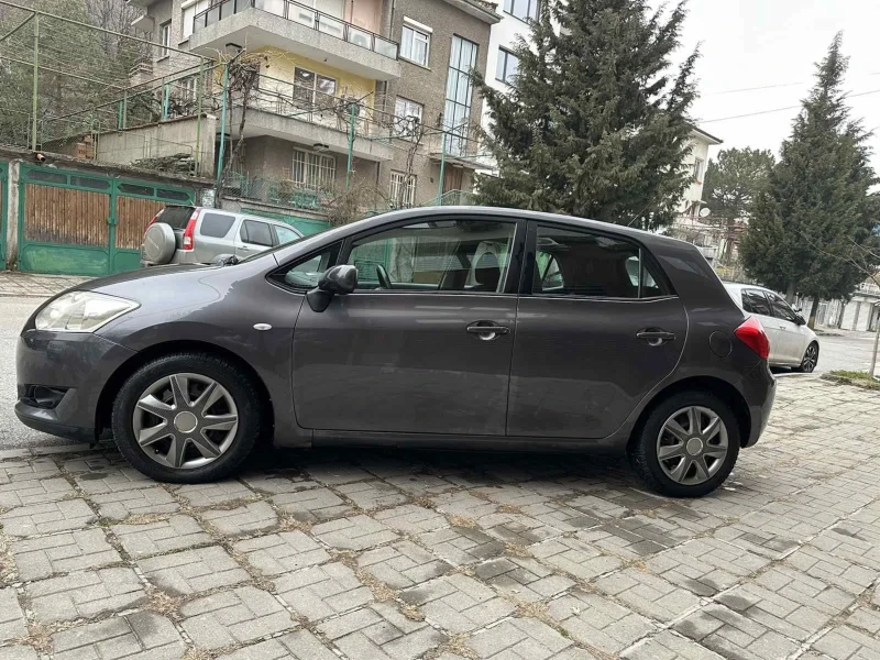 Toyota Auris 2.0 D4D, снимка 2 - Автомобили и джипове - 49272026