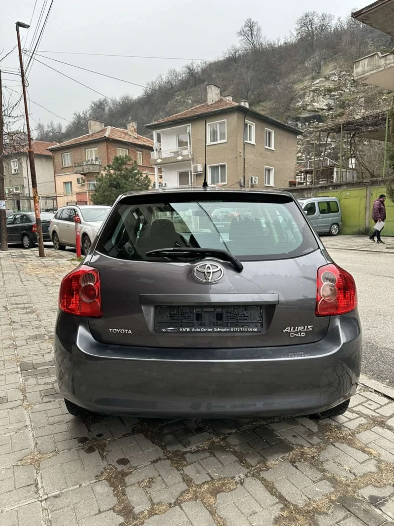 Toyota Auris 2.0 D4D, снимка 4 - Автомобили и джипове - 49272026