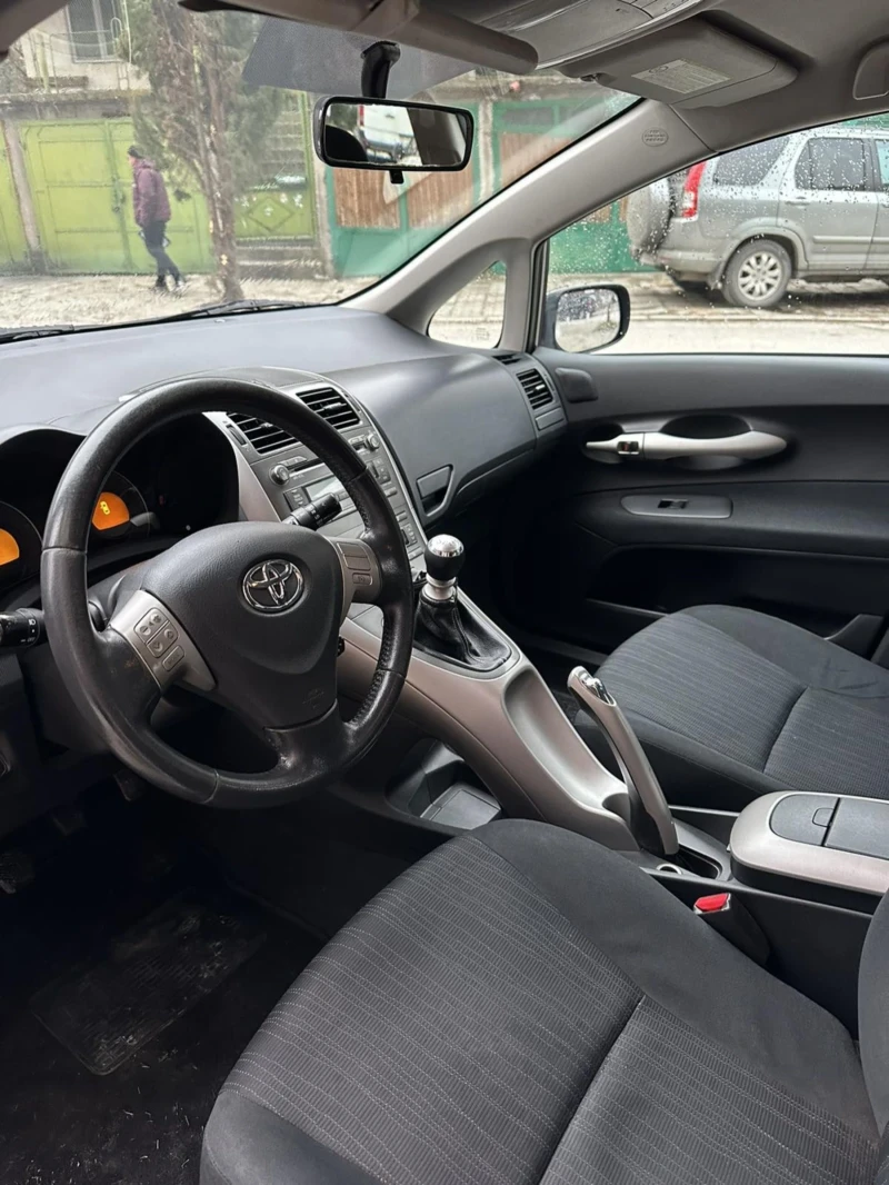 Toyota Auris 2.0 D4D, снимка 3 - Автомобили и джипове - 49272026