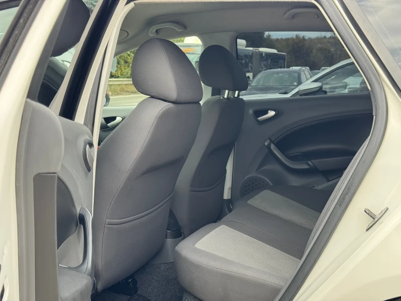 Seat Ibiza ST* 1.4 I* РЕГИСТРИРАНА* РЕАЛНИ КИЛОМЕТРИ , снимка 13 - Автомобили и джипове - 51910178