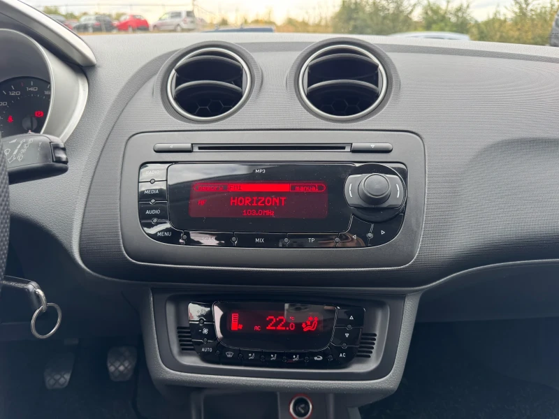 Seat Ibiza ST* 1.4 I* РЕГИСТРИРАНА* РЕАЛНИ КИЛОМЕТРИ , снимка 10 - Автомобили и джипове - 51910178