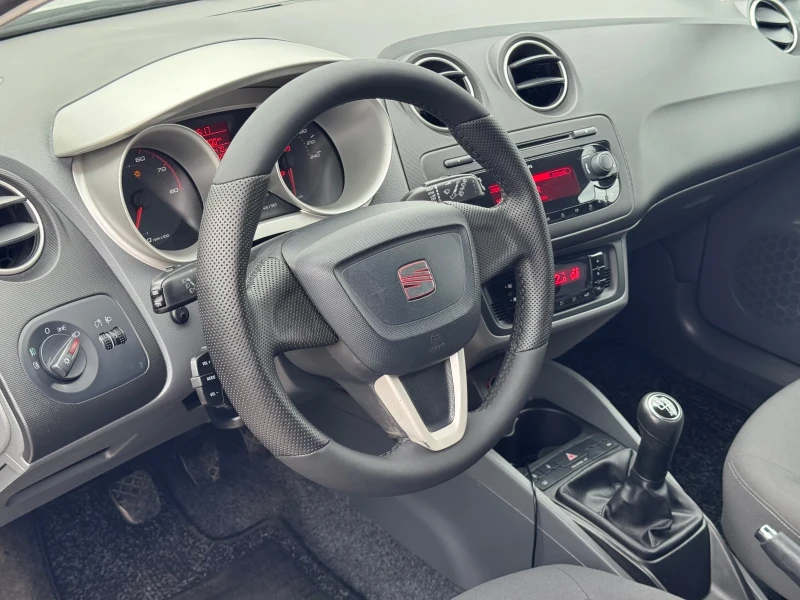 Seat Ibiza ST* 1.4 I* РЕГИСТРИРАНА* РЕАЛНИ КИЛОМЕТРИ , снимка 8 - Автомобили и джипове - 51910178