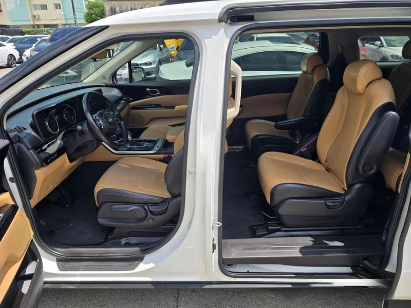 Kia Carnival, снимка 8 - Автомобили и джипове - 51957118