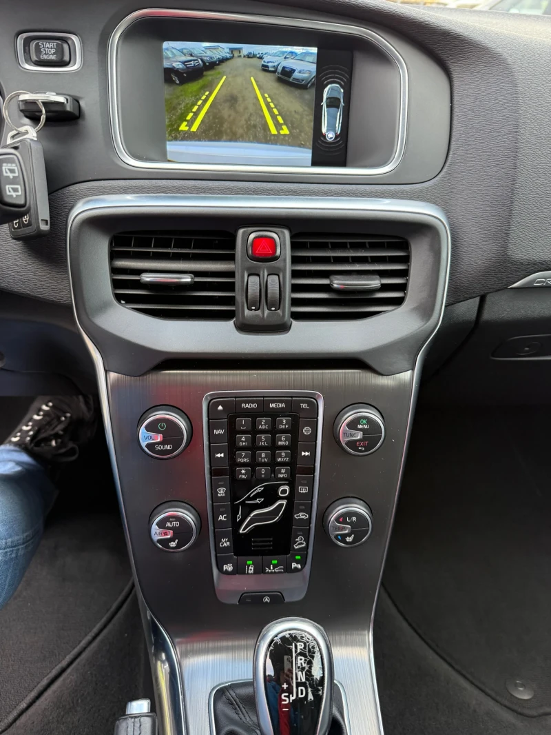 Volvo V40 Cross Country 2.0i CH 4x4 180ks, снимка 13 - Автомобили и джипове - 52747155