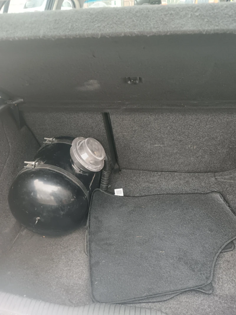 VW Golf 2.0i газ 115к, снимка 10 - Автомобили и джипове - 53362783