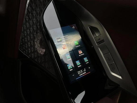 BMW i7 M70 xDrive = Shadow Line =  | Mobile.bg   11