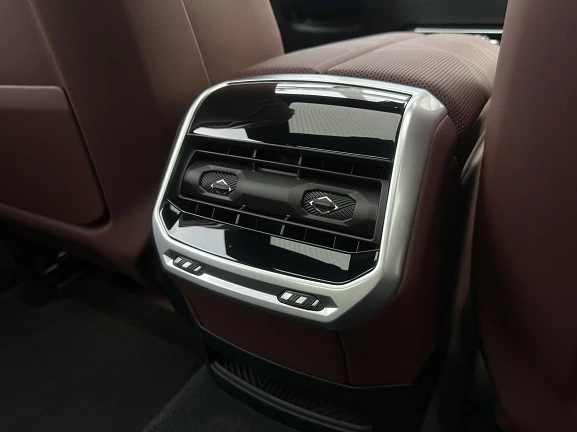 BMW i7 M70 xDrive = Shadow Line =  | Mobile.bg   12