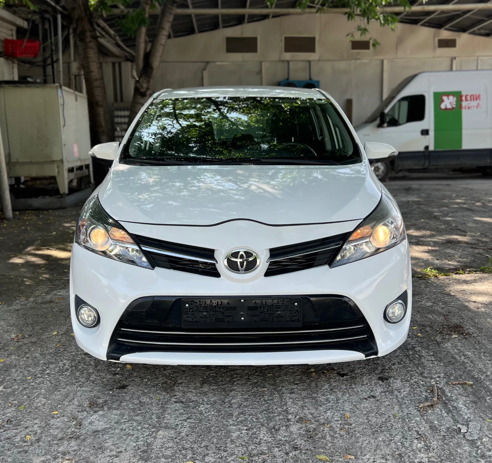 Toyota Verso 2.0D4D 124кс 6+ 1  - изображение 2