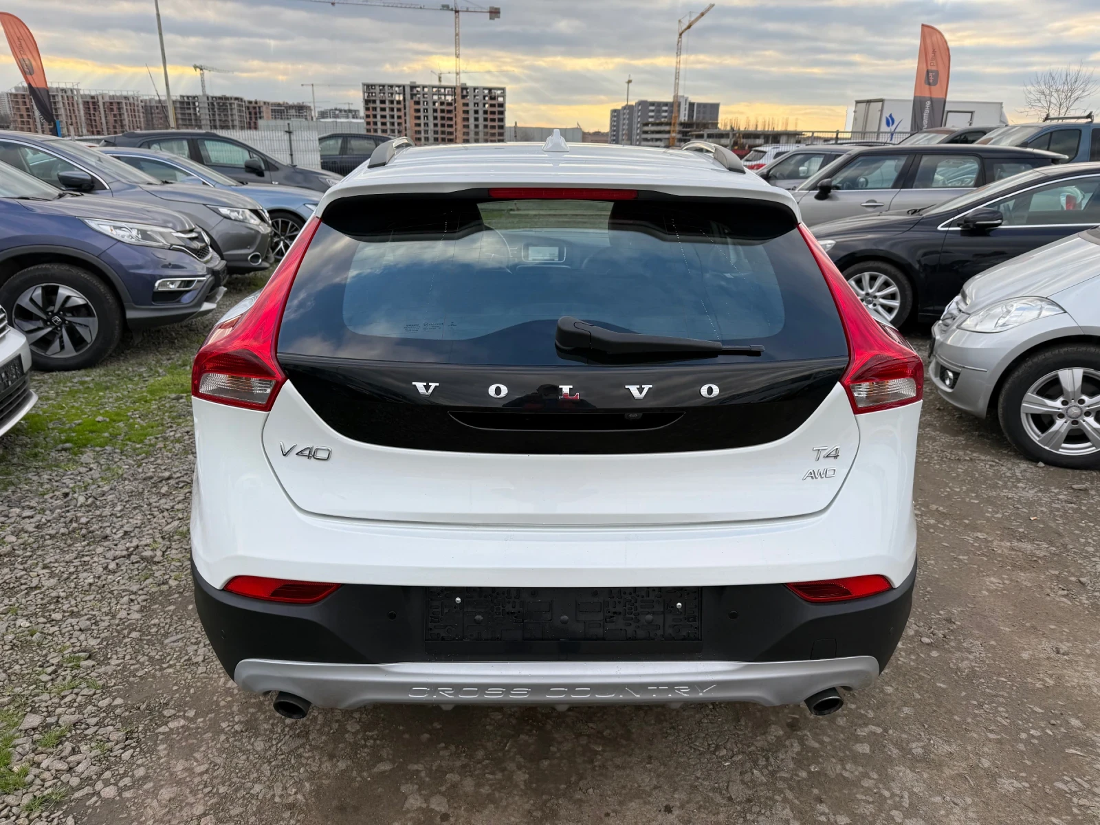 Volvo V40 Cross Country 2.0i CH 4x4 180ks - изображение 5