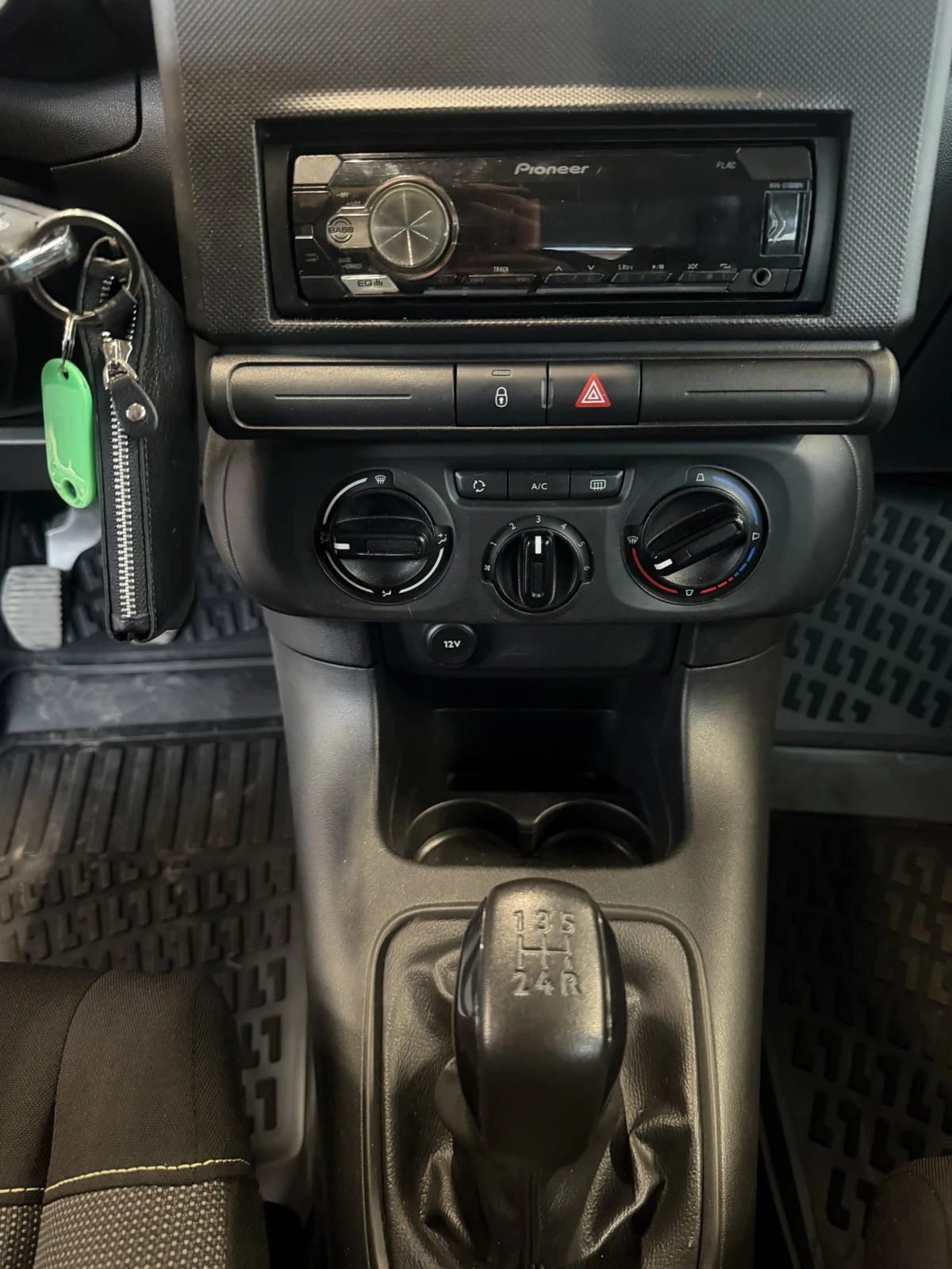 Citroen C3 1.2, снимка 8 - Автомобили и джипове - 53983478