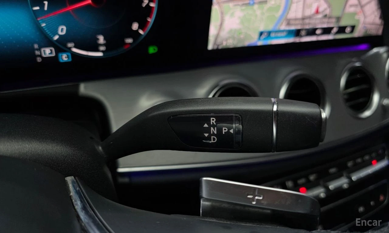 Mercedes-Benz E 250 AVANTGARDE* LANE* ASSIST* 360КАМЕРА* ПОДГРЕВ* , снимка 8 - Автомобили и джипове - 54658081