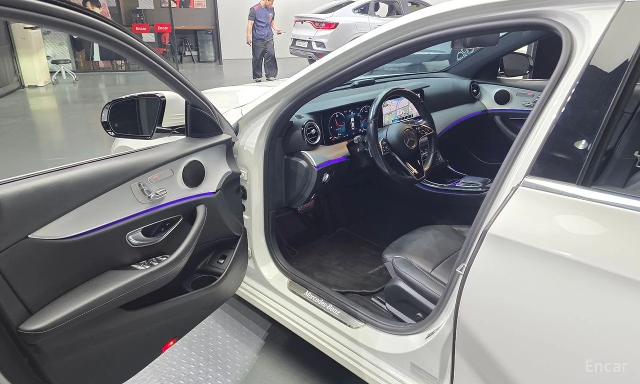Mercedes-Benz E 250 AVANTGARDE* LANE* ASSIST* 360КАМЕРА* ПОДГРЕВ* , снимка 5 - Автомобили и джипове - 54658081