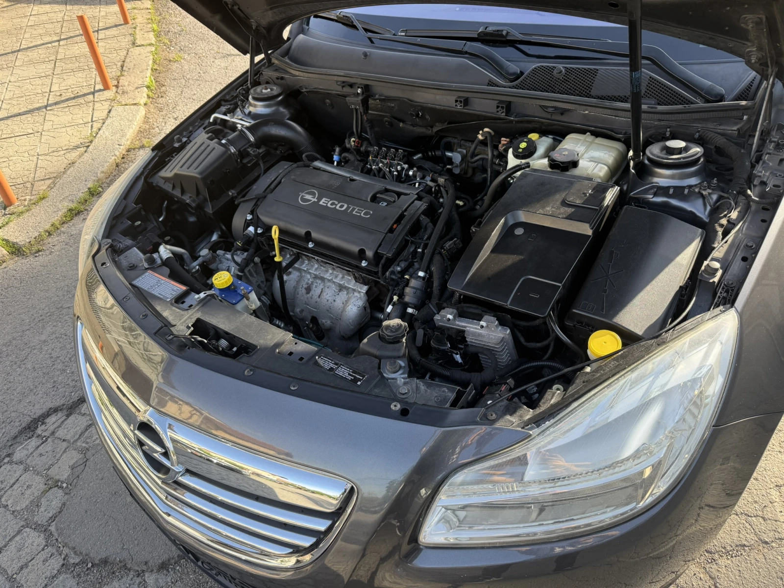 Opel Insignia 1.8 Газ/Бензин, снимка 17 - Автомобили и джипове - 54672810