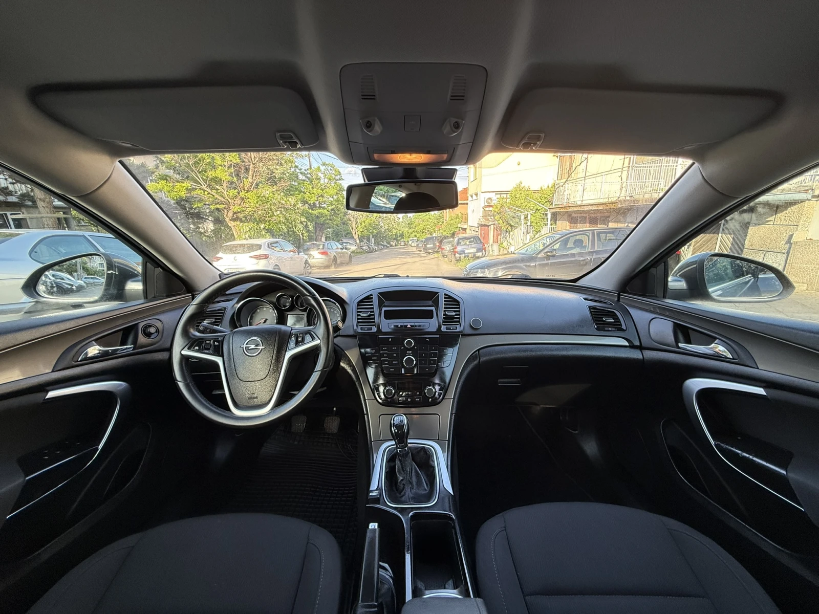 Opel Insignia 1.8 Газ/Бензин, снимка 11 - Автомобили и джипове - 54672810