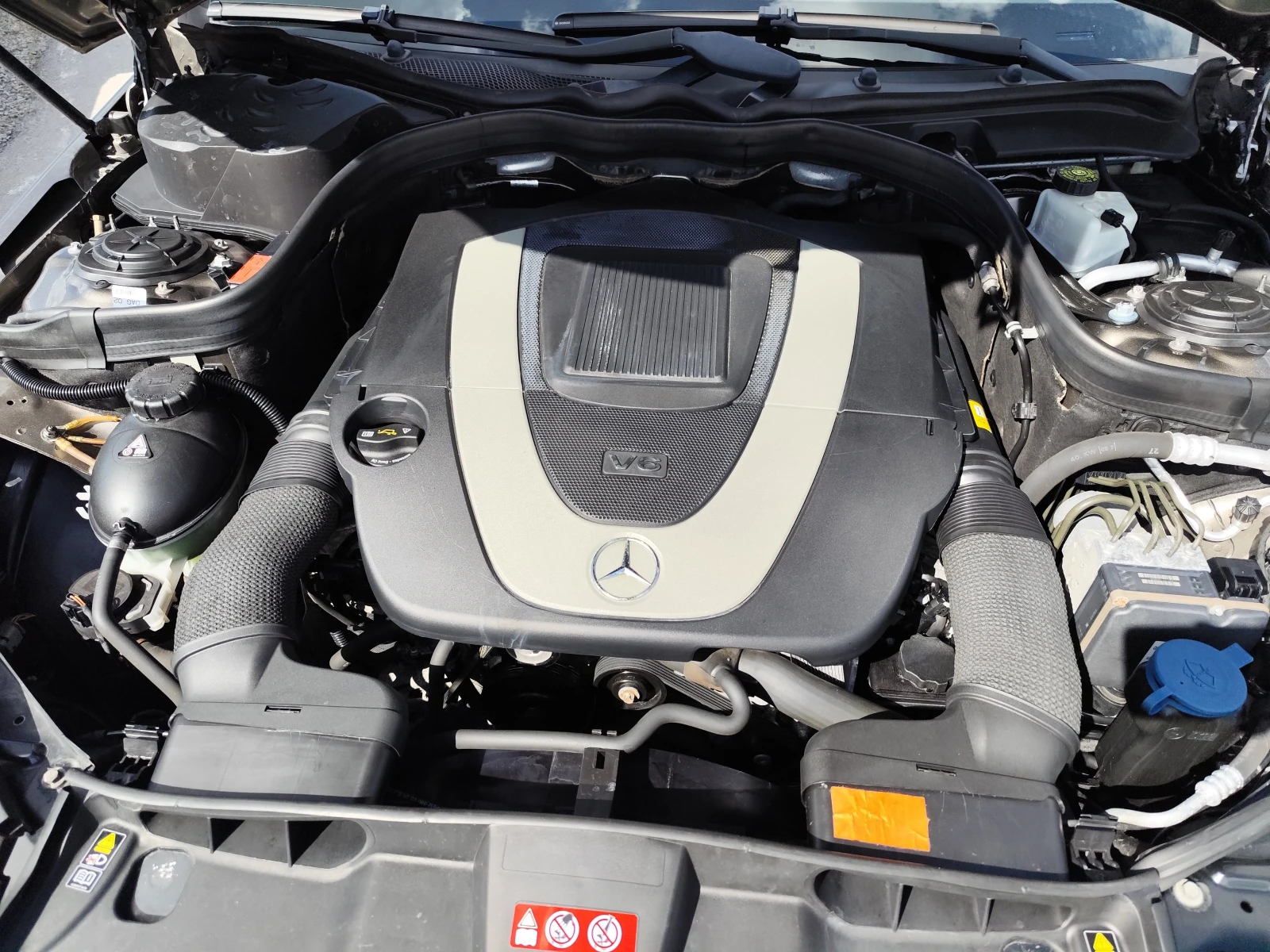 Mercedes-Benz E 350 3.5CGi* АВТОМАТИК* LED/XENON* NAVI* CAMERA* КОЖА* , снимка 16 - Автомобили и джипове - 54770952
