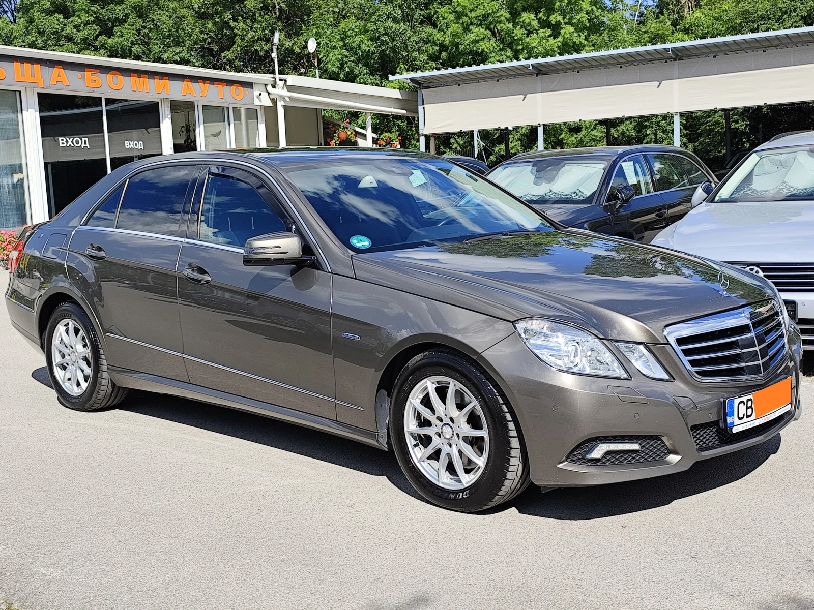 Mercedes-Benz E 350 3.5CGi* АВТОМАТИК* LED/XENON* NAVI* CAMERA* КОЖА* , снимка 3 - Автомобили и джипове - 54770952