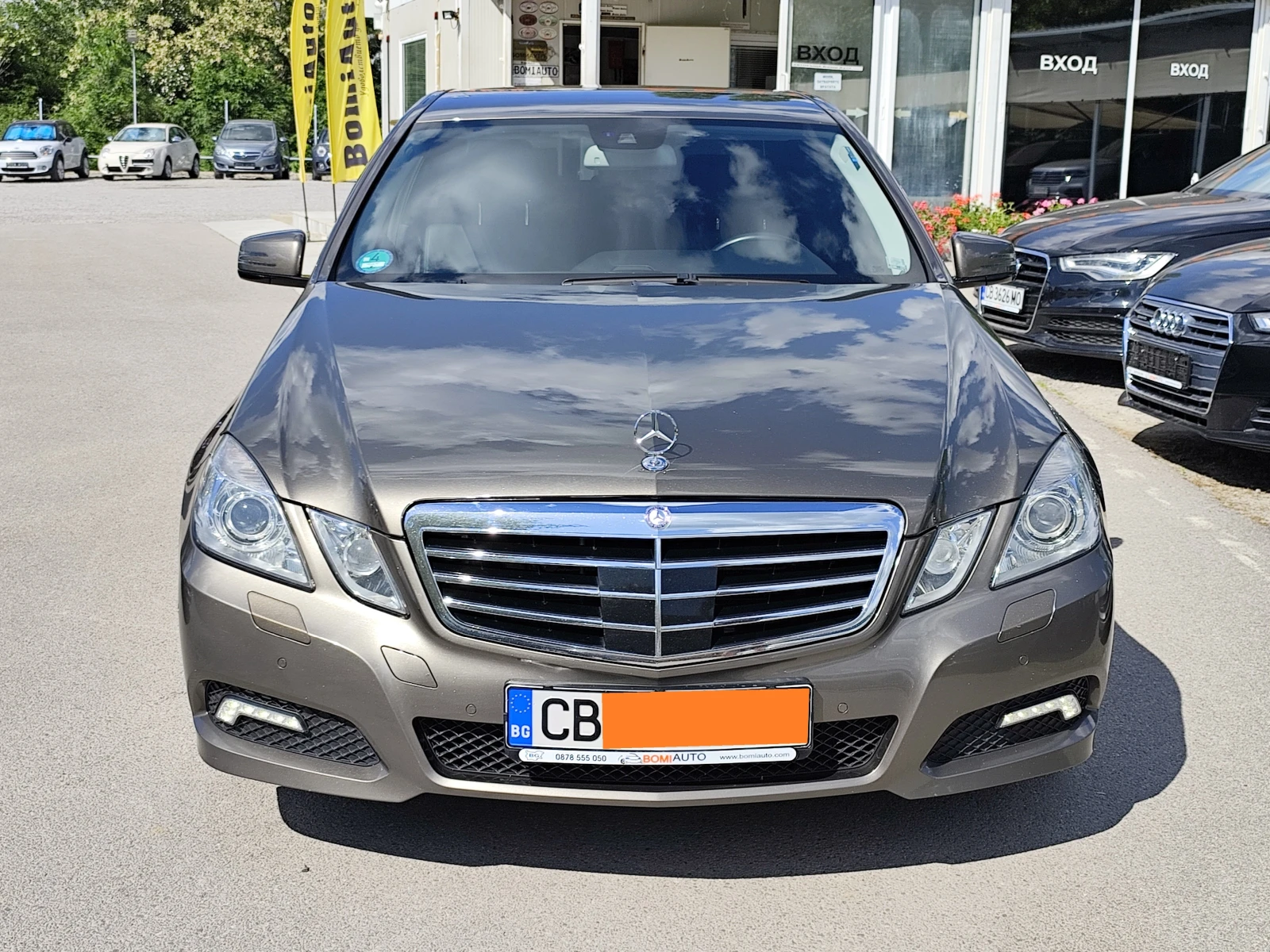Mercedes-Benz E 350 3.5CGi* АВТОМАТИК* LED/XENON* NAVI* CAMERA* КОЖА* , снимка 2 - Автомобили и джипове - 54770952