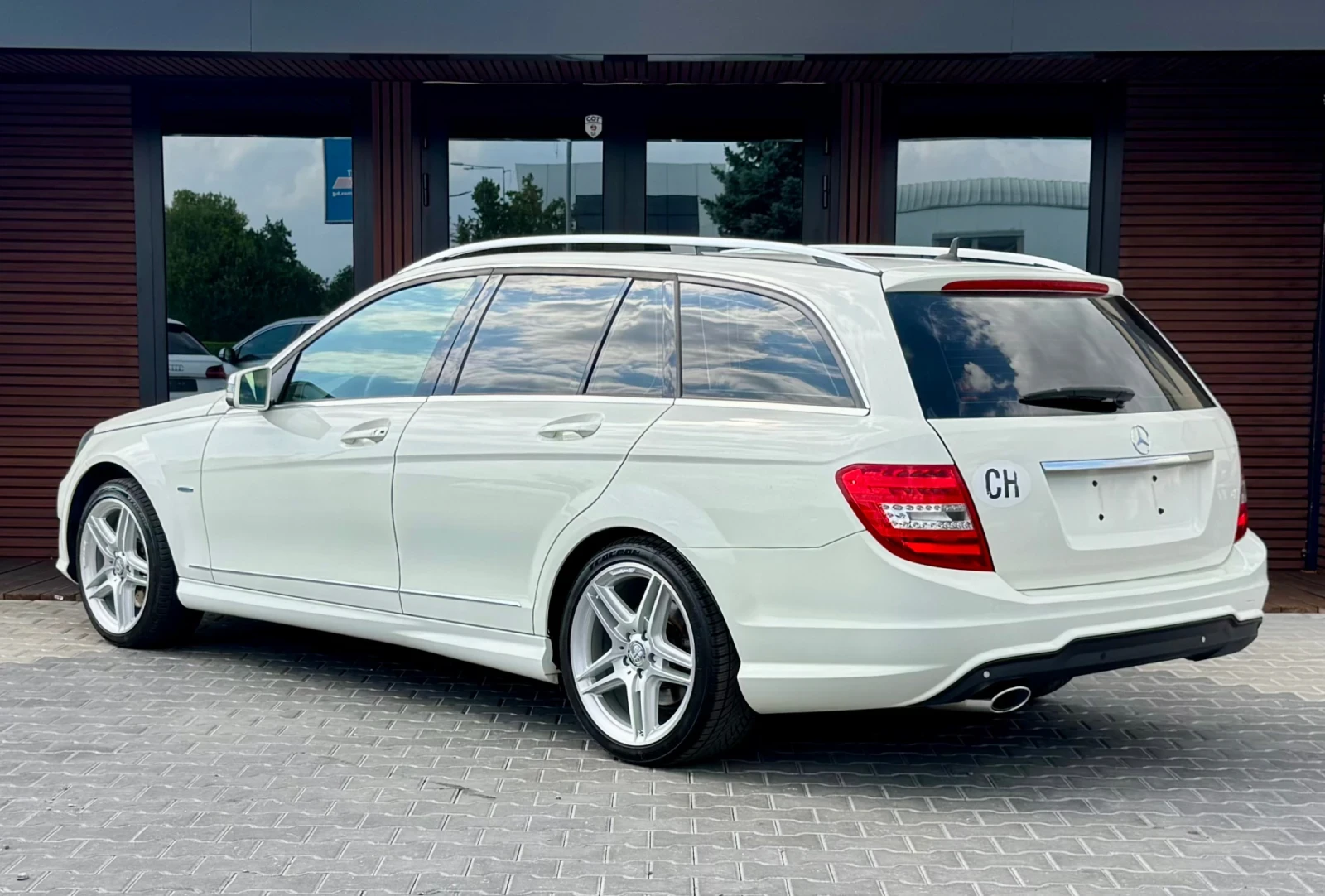 Mercedes-Benz C 250 AMG* 4 Matic* Harman/Kardon* Navi* Лизинг, снимка 6 - Автомобили и джипове - 55843692