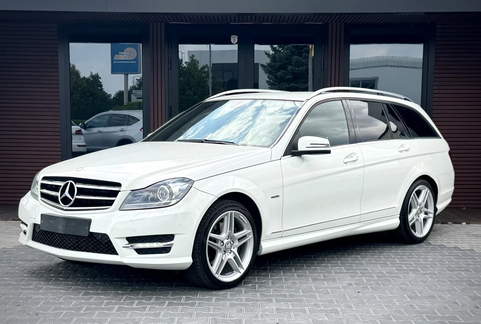 Mercedes-Benz C 250 AMG* 4 Matic* Harman/Kardon* Navi* Лизинг, снимка 3 - Автомобили и джипове - 55843692
