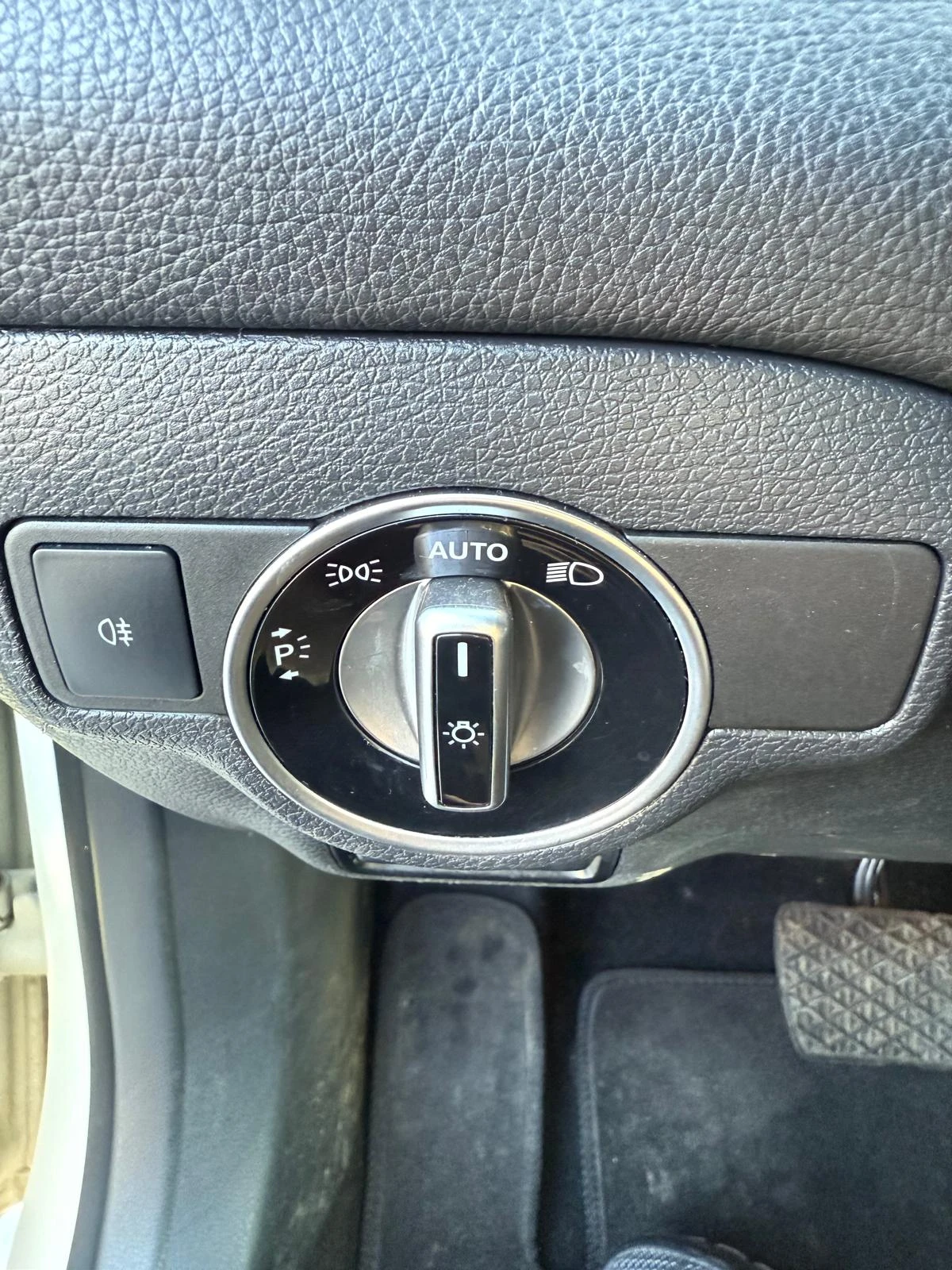 Mercedes-Benz CLA 180, снимка 10 - Автомобили и джипове - 56163741