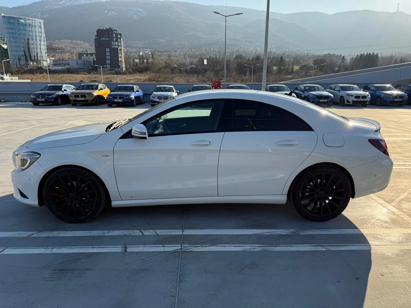 Mercedes-Benz CLA 180, снимка 3 - Автомобили и джипове - 56163741