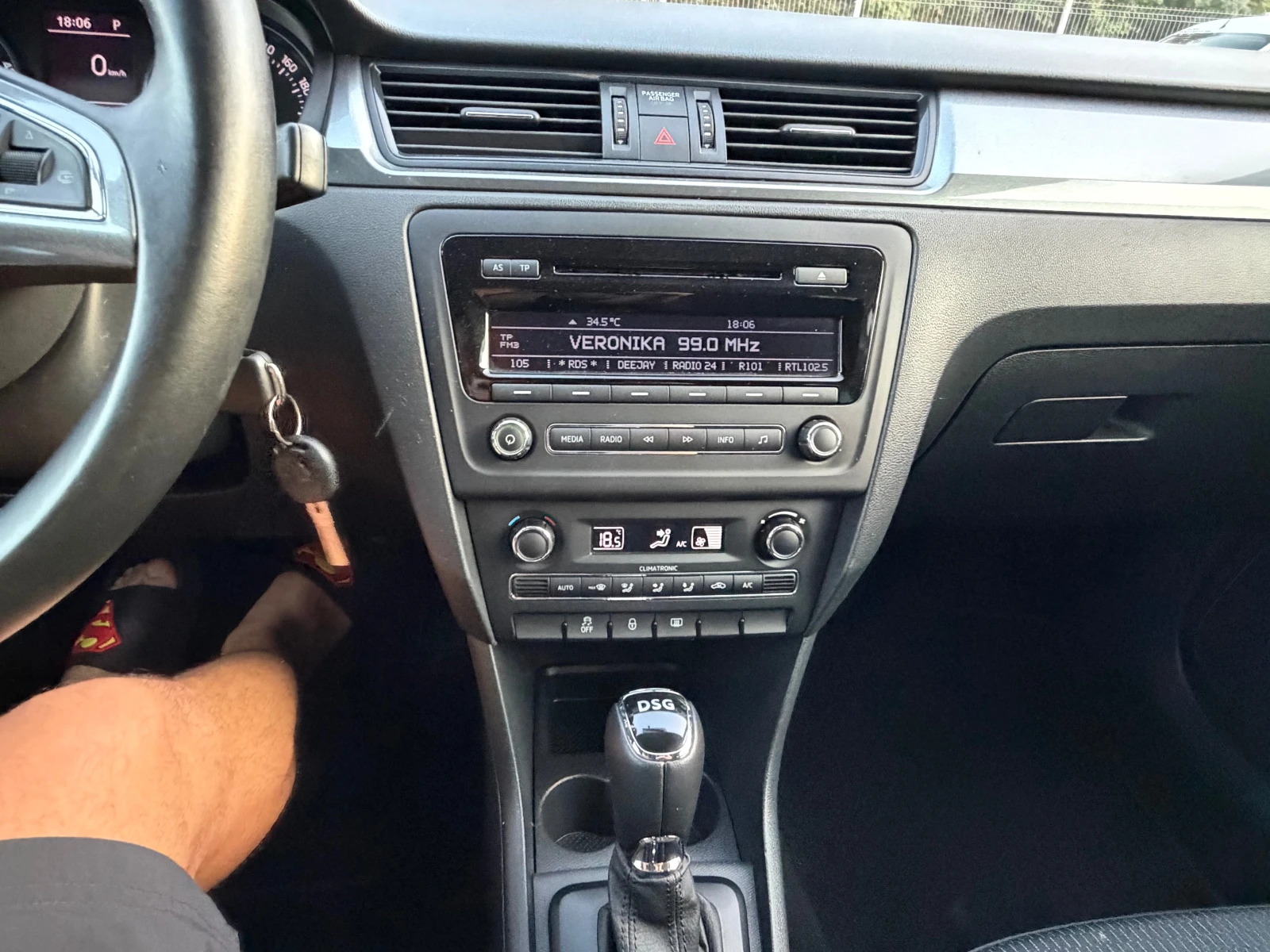 Skoda Fabia 1.6TDI* AVTOMAT, снимка 15 - Автомобили и джипове - 56265943