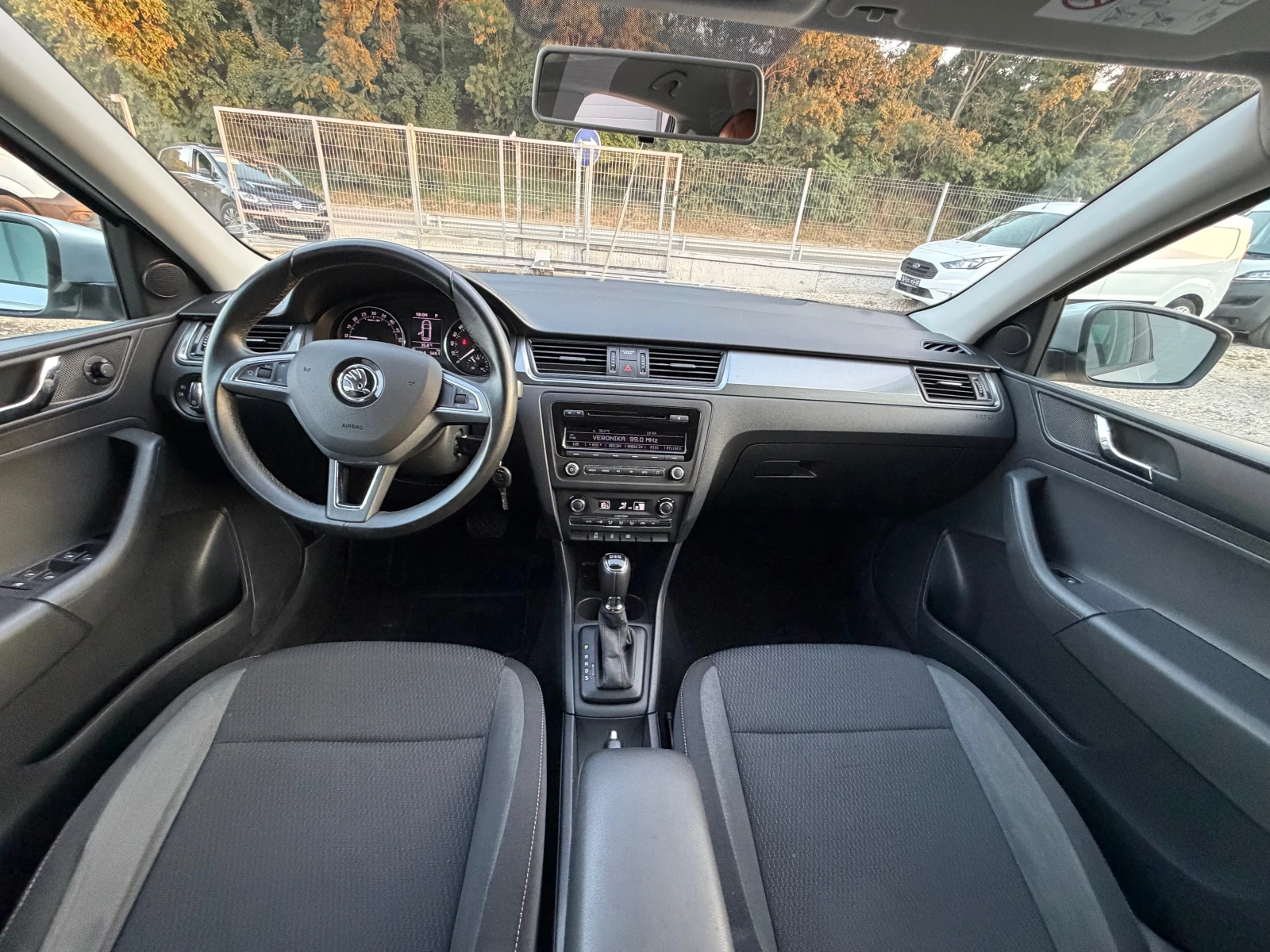 Skoda Fabia 1.6TDI* AVTOMAT, снимка 9 - Автомобили и джипове - 56265943