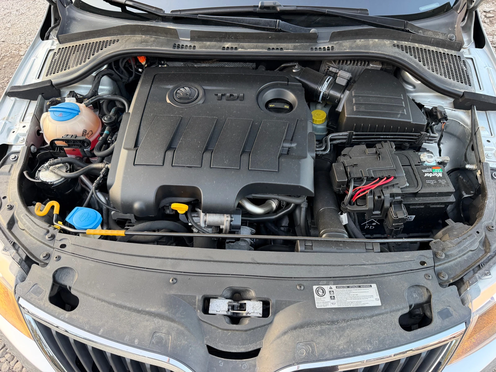 Skoda Fabia 1.6TDI* AVTOMAT, снимка 11 - Автомобили и джипове - 56265943