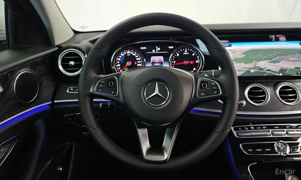 Mercedes-Benz E 220 * E220d Avantgarde * , снимка 13 - Автомобили и джипове - 56615679