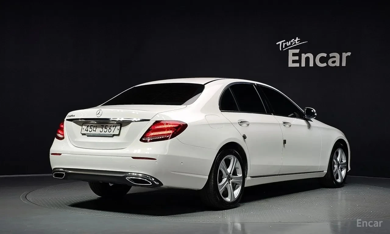 Mercedes-Benz E 220 * E220d Avantgarde * , снимка 2 - Автомобили и джипове - 56615679
