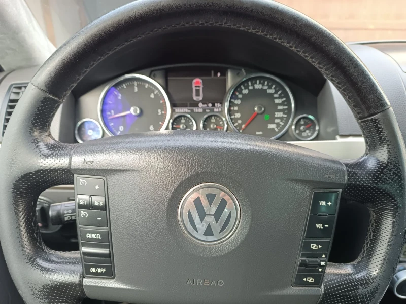 VW Touareg 3.0 V6 TDI, снимка 13 - Автомобили и джипове - 48704809