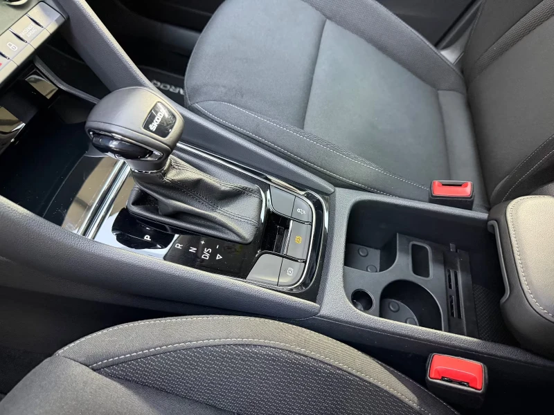 Skoda Karoq 2.0TDI/SCR/116HP/DSG/AMBI/NAVI/LED/ACC/DAB+ /881f, снимка 14 - Автомобили и джипове - 52224628
