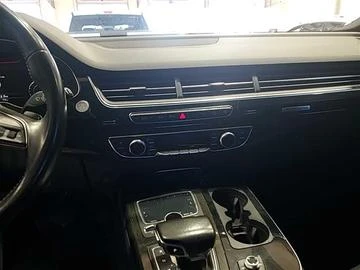 Audi Q7 3.0T* PREMIUM* PLUS* ДИГИТАЛНО* ТАБЛО* ДИСТРОНИК* , снимка 9 - Автомобили и джипове - 48792873