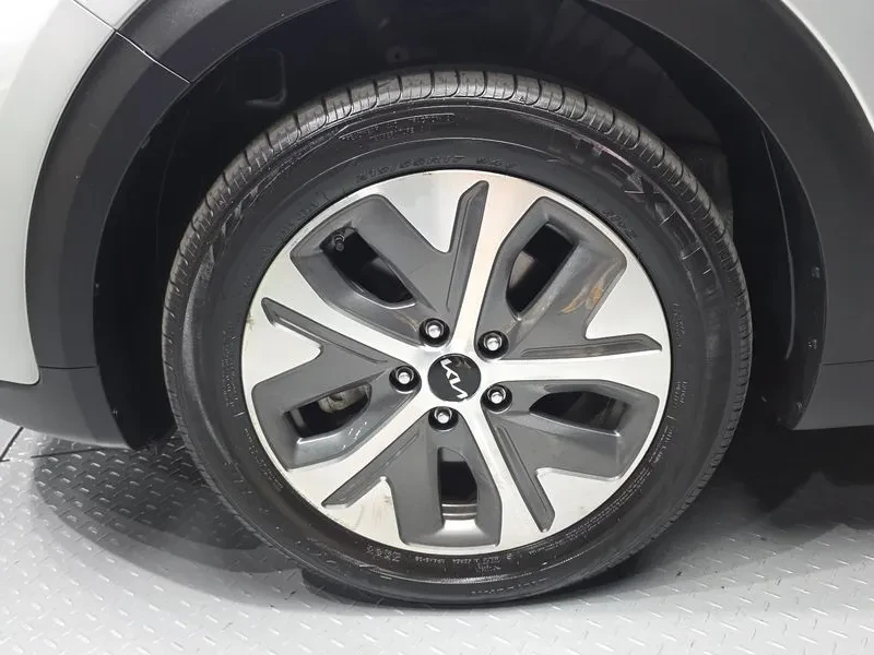 Kia Niro САМО 30% АВАНС, снимка 5 - Автомобили и джипове - 56488941