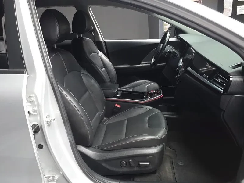 Kia Niro САМО 30% АВАНС, снимка 11 - Автомобили и джипове - 56488941