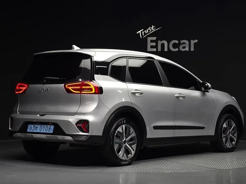 Kia Niro САМО 30% АВАНС, снимка 2 - Автомобили и джипове - 56488941
