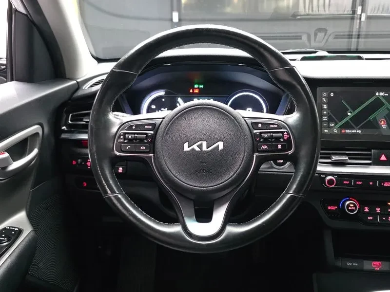 Kia Niro САМО 30% АВАНС, снимка 13 - Автомобили и джипове - 56488941