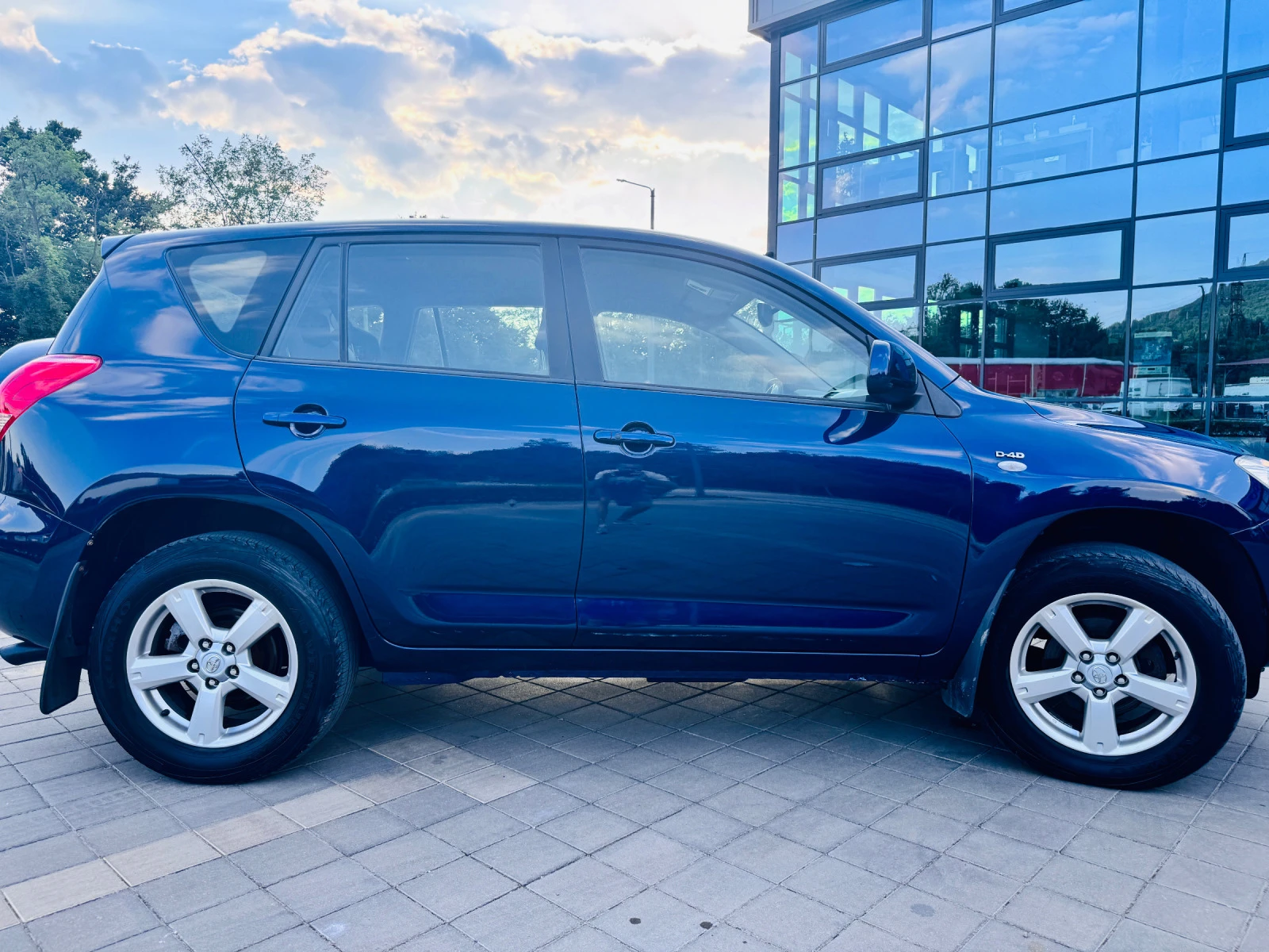 Toyota Rav4 2.2* 136* REALNI KM* TOP - изображение 3