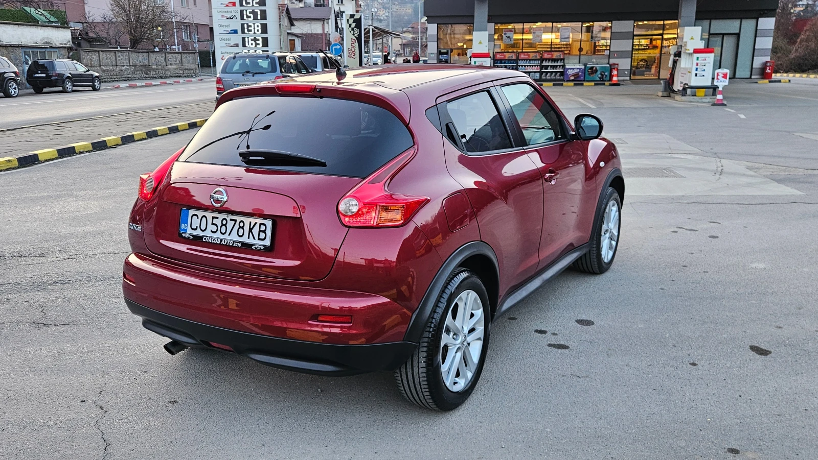 Nissan Juke 1.6T AVTOMAT/4X4/NAVIG/UNIKAT, снимка 5 - Автомобили и джипове - 53780762