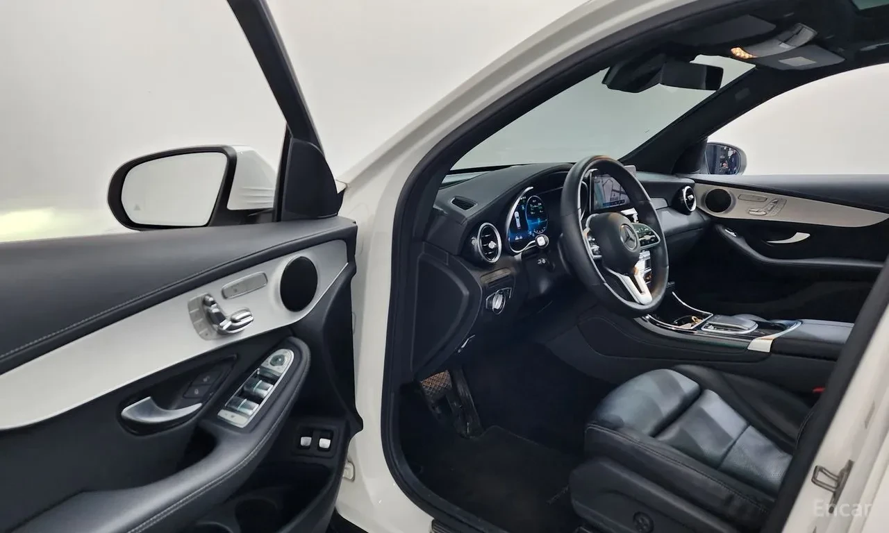 Mercedes-Benz GLC 300 300e 4MATIC (X253), снимка 10 - Автомобили и джипове - 54605447