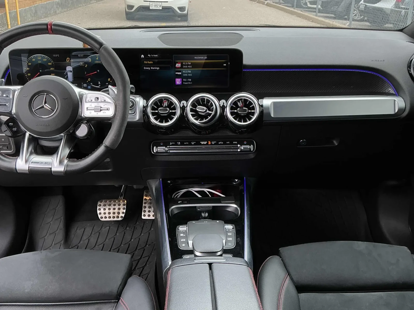 Mercedes-Benz GLB 35 AMG * CARFAX * АВТО КРЕДИТ * , снимка 11 - Автомобили и джипове - 54825368
