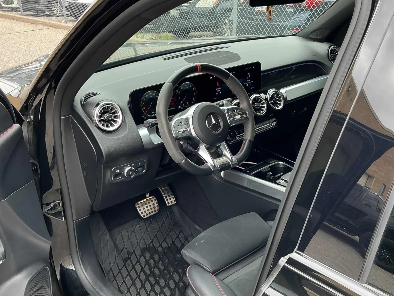 Mercedes-Benz GLB 35 AMG * CARFAX * АВТО КРЕДИТ * , снимка 9 - Автомобили и джипове - 54825368