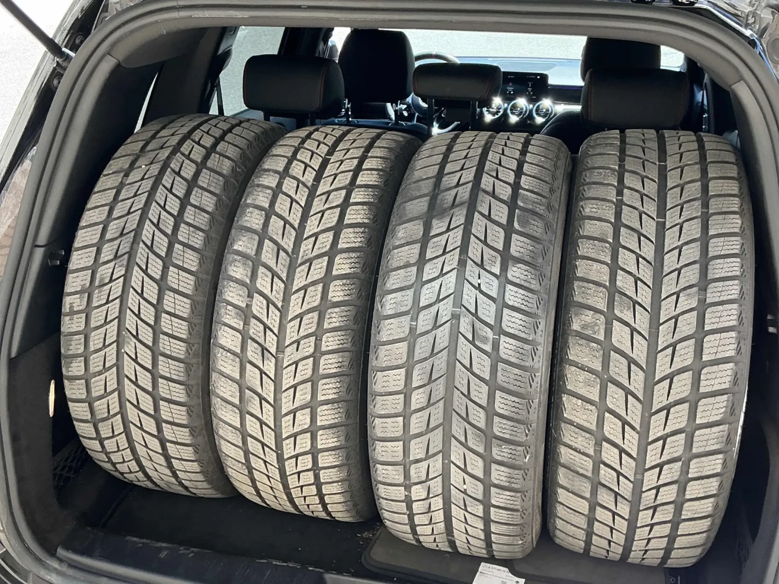 Mercedes-Benz GLB 35 AMG * CARFAX * АВТО КРЕДИТ * , снимка 7 - Автомобили и джипове - 54825368