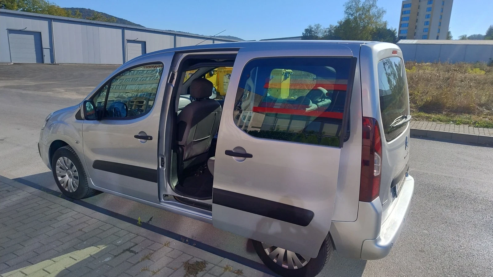 Citroen Berlingo 1.6hdi КАТО НОВ * РЕАЛНИ КМ - изображение 6