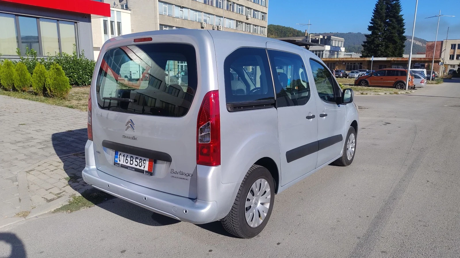 Citroen Berlingo 1.6hdi КАТО НОВ * РЕАЛНИ КМ - изображение 4